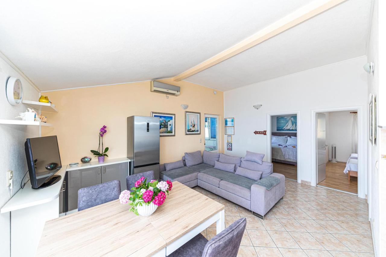 Apartments Villa Nea Leona Trogir Buitenkant foto